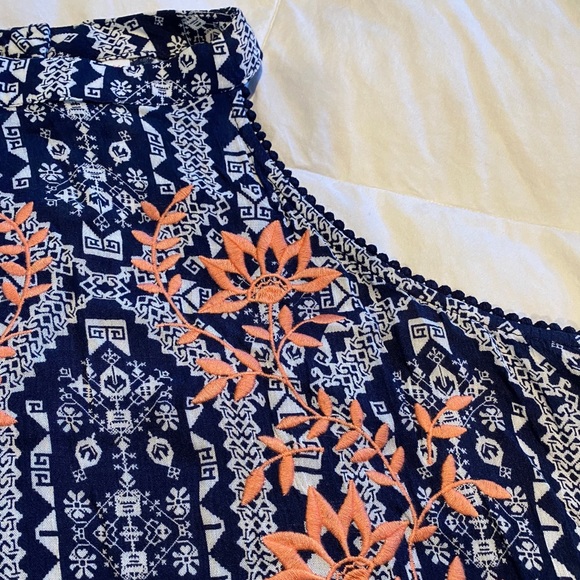Embroidered high neck tank - Picture 2 of 4